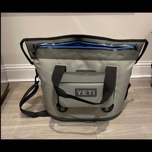 YETI Hopper Two 30 Cooler, Fog Gray / Tahoe Blue